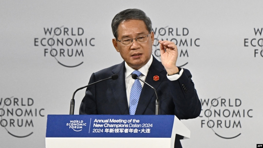 中國總理李強在遼寧省大連市舉辦的世界經濟論壇年度會議開幕式上致詞。 （2024年6月25日）