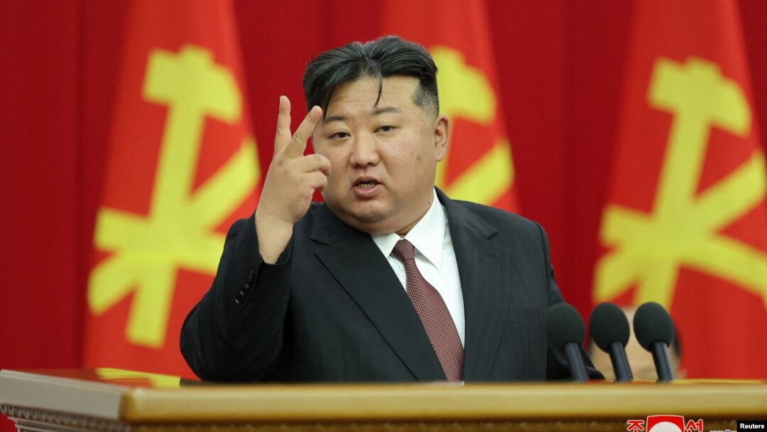 2일 김정은 북한 국무위원장이 조선노동당 중앙위원회 제8기 제10차 전원회의에 참석해 연설을 진행하고 있다.