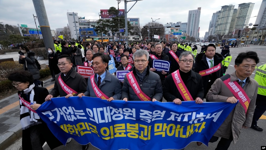 Doctors march toward the presidential office during a rally against the government's medical policy in Seoul, South Korea, Feb. 25, 2024.