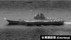 中國海軍山東號航空母艦戰鬥群穿越巴士海峽進入西太平洋。 （資料照片：2023年10月26日）
