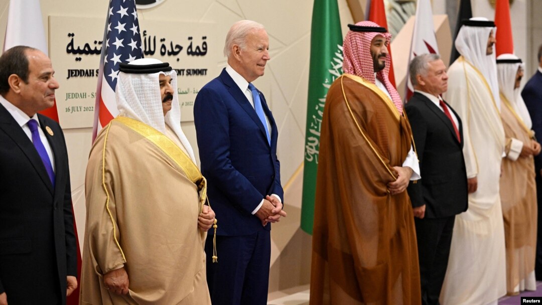 Rais wa Marekani Joe Biden akiwa na Rais wa Misri Abdel Fattah al-Sisi, Amiri wa Qatar Sheikh Tamim bin Hamad al-Thani; na Mwanamfalme wa Kuwait Meshal al-Ahmad al-Jaber al-Sabah huko Saudi Arabia Julai 16, 2022. Picha na REUTERS