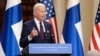 El presidente Joe Biden habla durante una conferencia de prensa con el presidente de Finlandia, Sauli Niinisto, en el Palacio Presidencial de Helsinki, Finlandia, el jueves 13 de julio de 2023.