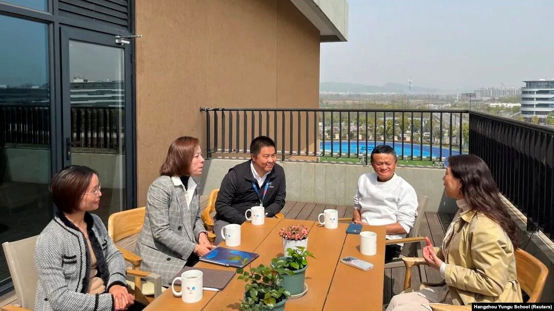 阿里巴巴創辦人馬雲在杭州參觀雲谷學校。（2023年3月27日）