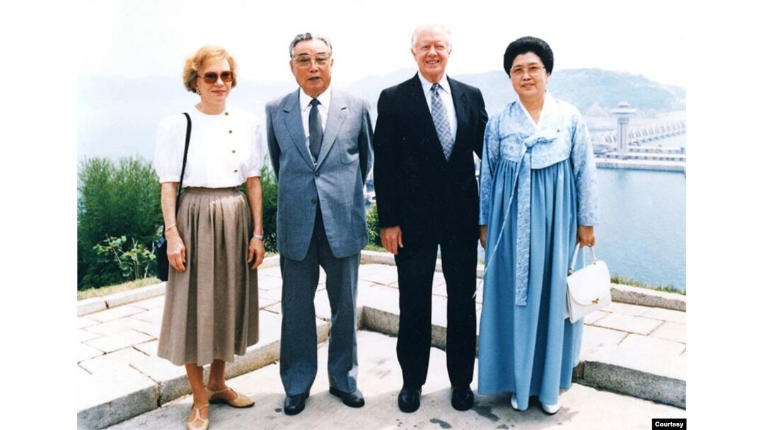 1994년 6월 북한을 방문한 지미 카터 전 대통령과 부인 로살린 카터 여사가 김일성 북한 주석을 만났다. 사진 = The Carter Center.