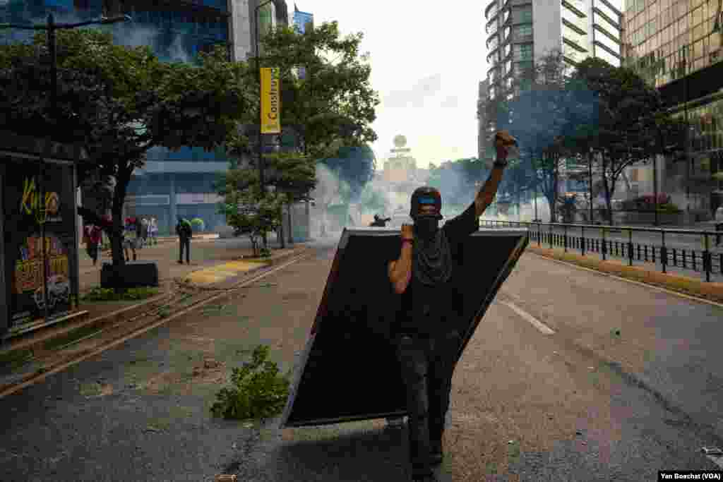 Young people from poorer areas of Caracas took to the streets to protest against the presidential election results that declared Nicolas Maduro the winner, July 29, 2024. 