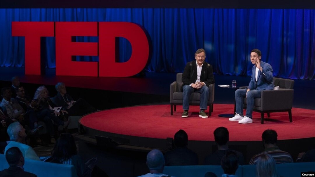 Host Chris Anderson and Shou Chew speak at TED2023 on April 20, 2023, Vancouver, BC, Canada. (Gilberto Tadday/TED)