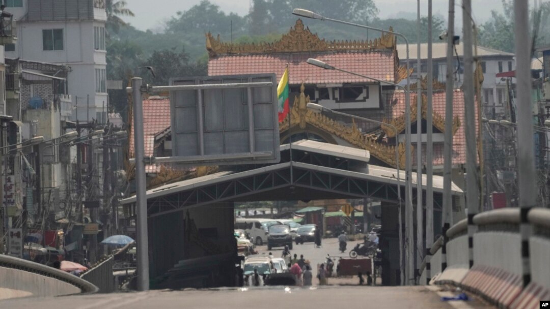 People gather at a checkpoint near the 1st Thai-Myanmar Friendship Bridge in Myawaddy district in eastern Myanmar, April 12, 2024. 