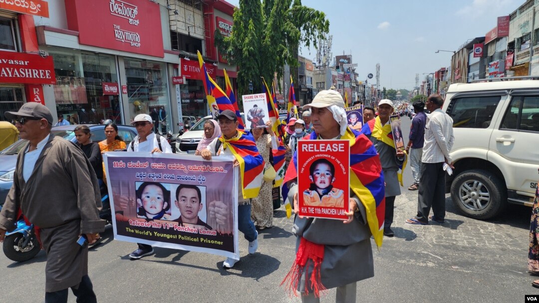 ཀར་ན་ཀྲ་ཀ་མངའ་སྡེའི་མེ་སོར་གྲོང་ཁྱེར་ནང་གི་རྔམ་སྟོན་ཁྲོམ་སྐོར།