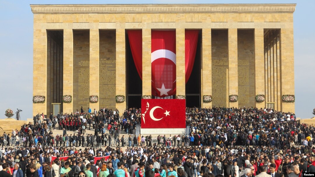 Türkiye Cumhuriyeti’nin kurucusu Gazi Mustafa Kemal Atatürk, ölümünün 85’inci yılında Anıtkabir'de anıldı.