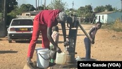 Izakhamizi zeSizinda, koBulawayo, Zikha Amanzi Esibhoraneni.