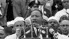 FILE - UMnu Martin Luther King Jr. upha umbiko wakhe eLincoln Memorial ngomnyaka ka-1963, eWashington. 