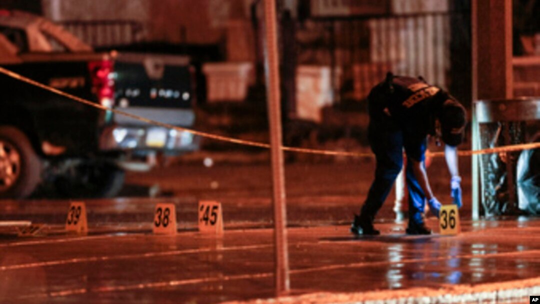 Policija na mjestu pucnjave u Filadelfiji (Foto: Steven M. Falk/The Philadelphia Inquirer via AP)