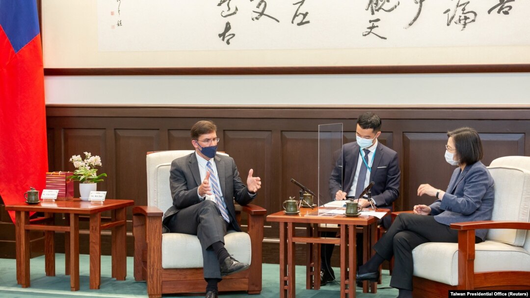 台灣總統蔡英文在台北會見到訪的美國前防長埃斯珀。 （2022年7月19日）