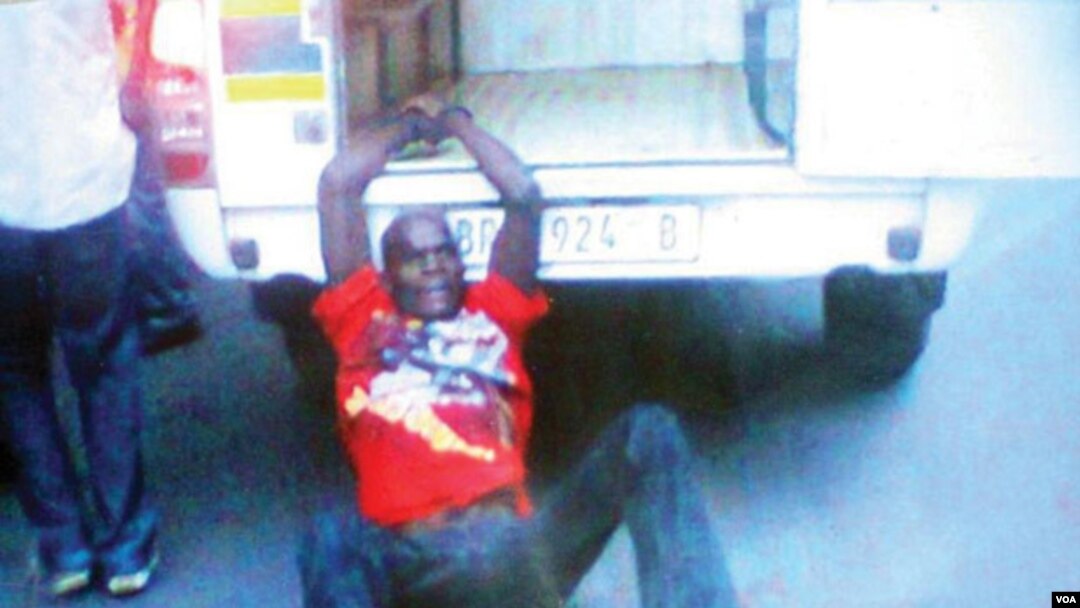 Taxista moçambicano Mido Macie, arrastado até à morte por polícias sul-africanos.