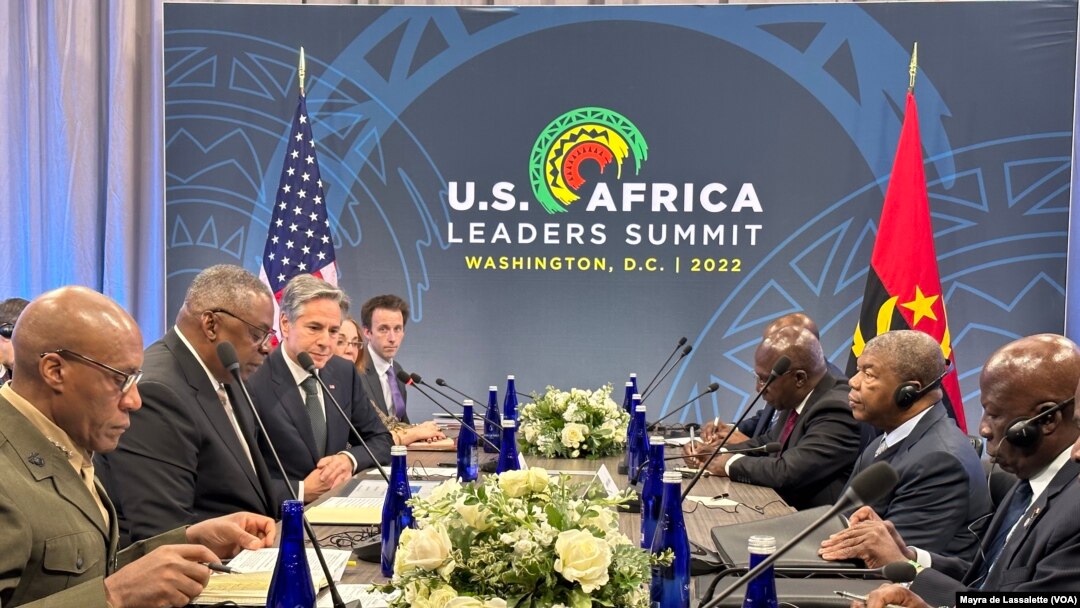 Reunião bilateral entre o Presidente João Lourenço, de Angola, e o Secretário de Estado Antony Blinken, e o Secretário de Defesa Lloyd Austin, na Cimeira EUA-África 2022. Washington DC, 13 de Dezembro.