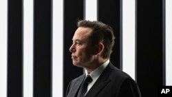 En esta imagen de archivo, Elon Musk, director general de Tesla, durante la inauguración de una fábrica de la automotriz en en Gruenheide, Alemania, el 22 de marzo de 2022. 