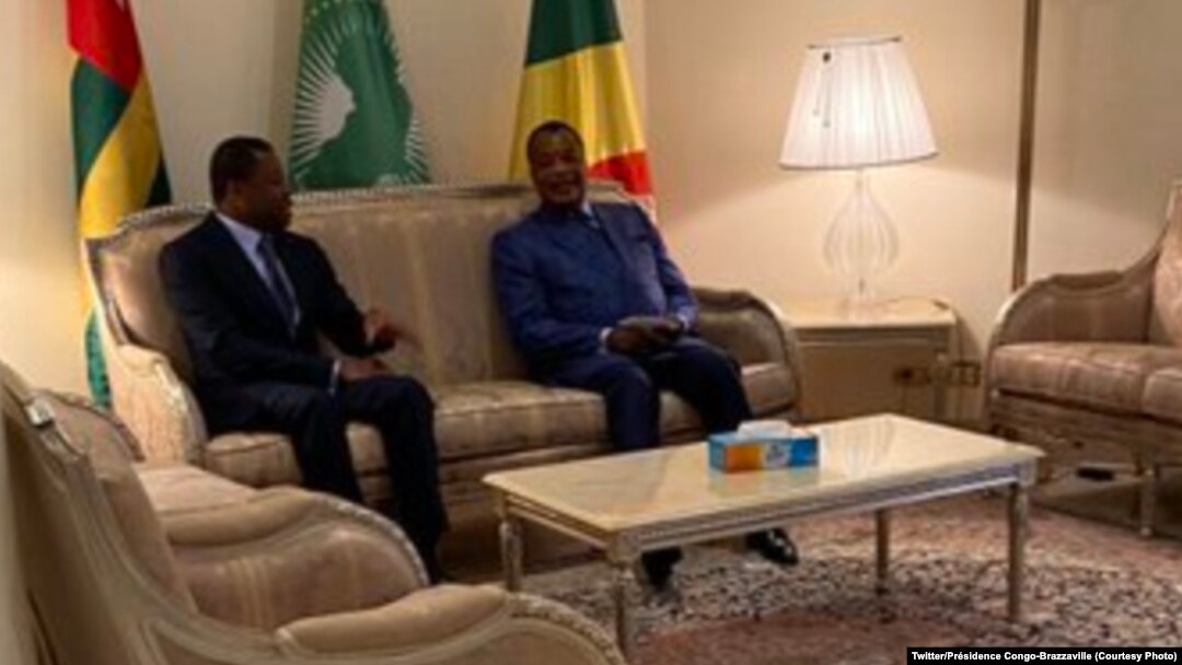 Président Faure Gnassingbé ya Togo na masaolo na mokokani wa ye Denis Sassou N'Guesso ya Barzzaville, na Oyo, département ya Cuvette, Congo-Brazzaville, 27 août 2020. (Twitter/Présidence Congo-Brazzaville)