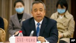 資料照：中國新疆維吾爾自治區副主席吐尼亞孜在一個記者會上演講（2021年9月30日）