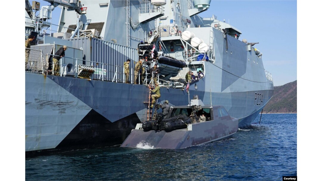 영국 해군은 초계함 ‘스페이(HMS Spey)’함이 영국 해군 전함으로는 최초로 한국 평택항에 입항해 미한 양국 해군과 함께 함안 훈련을 실시했다며 3일 사진을 공개했다. 사진 = 영국 해군.