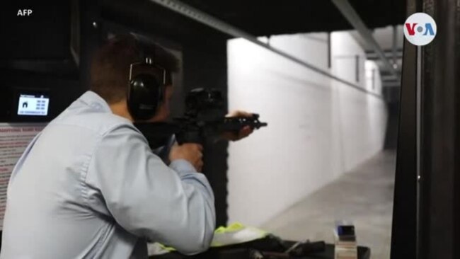 Biden renueva llamado a prohibir armas de asalto en EEUU