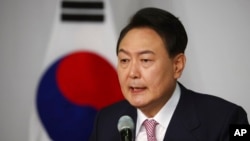 尹錫悅當選南韓第20任總統後在首爾的記者會上講話。（2022年3月10日）