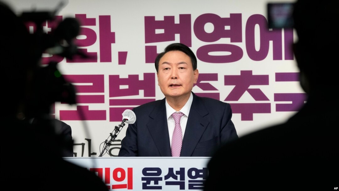 윤석열 한국 대통령 당선인이 지난 1월 서울 국민의힘 당사에서 후보 기자회견을 하고 있다.