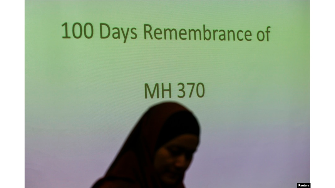 A family member of a Malaysian passenger on board the missing Malaysia Airlines Flight 370 attends the 100 Days Remembrance of MH370 ceremony in Kuala Lumpur, Malaysia, June 15, 2014.