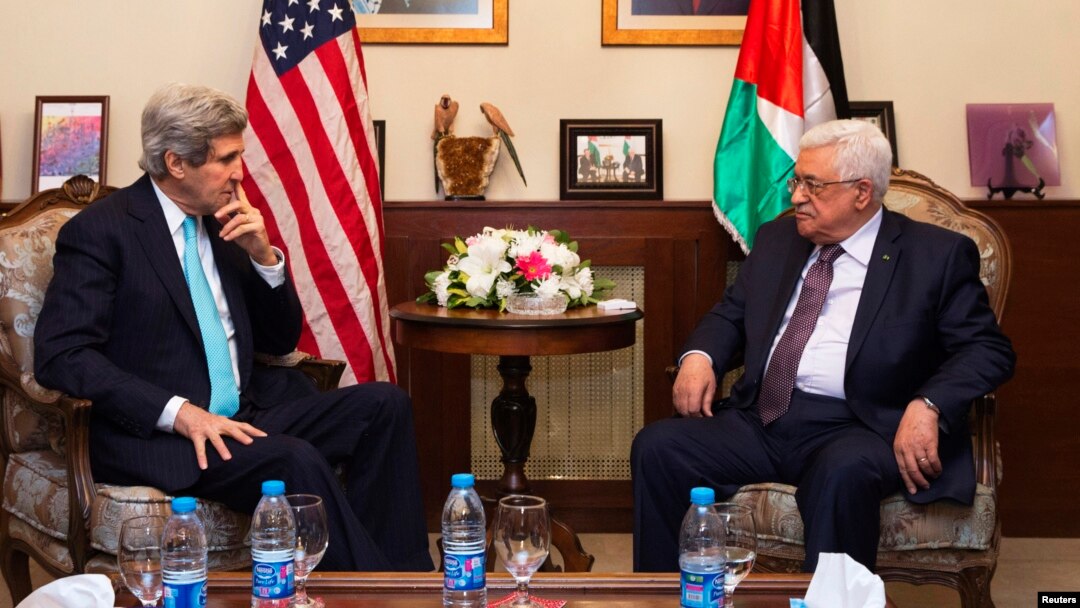 FILE - U.S. Secretary of State John Kerry (L), meets with Palestinian President Mahmoud Abbas, at the Palestinian Ambassador's Residence in Amman, Jordan, March 26, 2014.