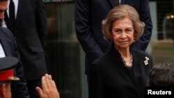Sofía, la exreina de España, es vista a la salida de un funeral en Barcelona, España, el 8 de octubre de 2020. El Premio Reina Sofía es nombrado por su majestad y otorgado a poetas de Iberoamérica y España.