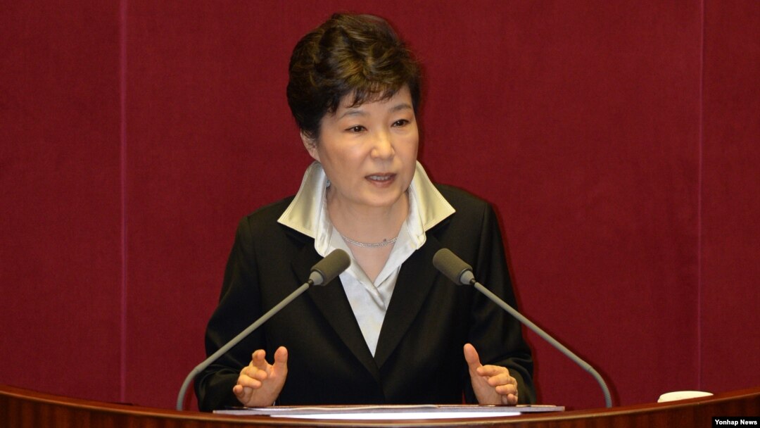 박근혜 한국 대통령이 24일 국회 본회의장에서 2017년도 예산안 시정연설을 하고 있다.