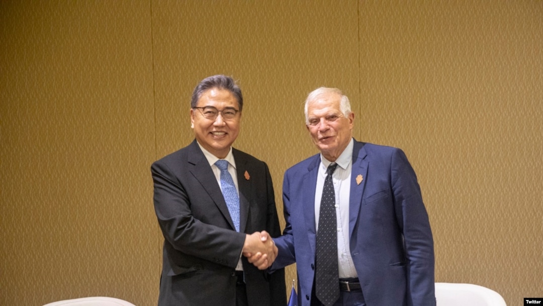 박진 한국 외교장관(왼쪽)과 호세프 보렐 유럽연합(EU) 외교안보정책 고위대표가 7일 G20 외교장관회의가 열리는 인도네시아 발리에서 회담했다. 사진 = Josep Borrell Fontelle / Twitter.