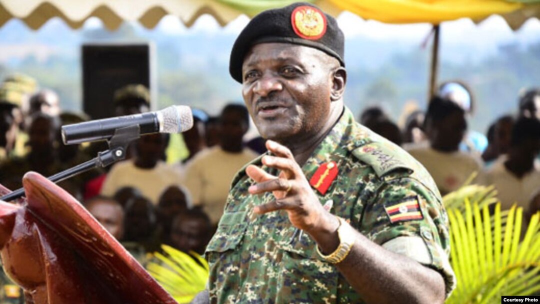 Waziri wa Ujenzi na Uchukuzi wa Uganda, Jenerali Katumba Wamala.