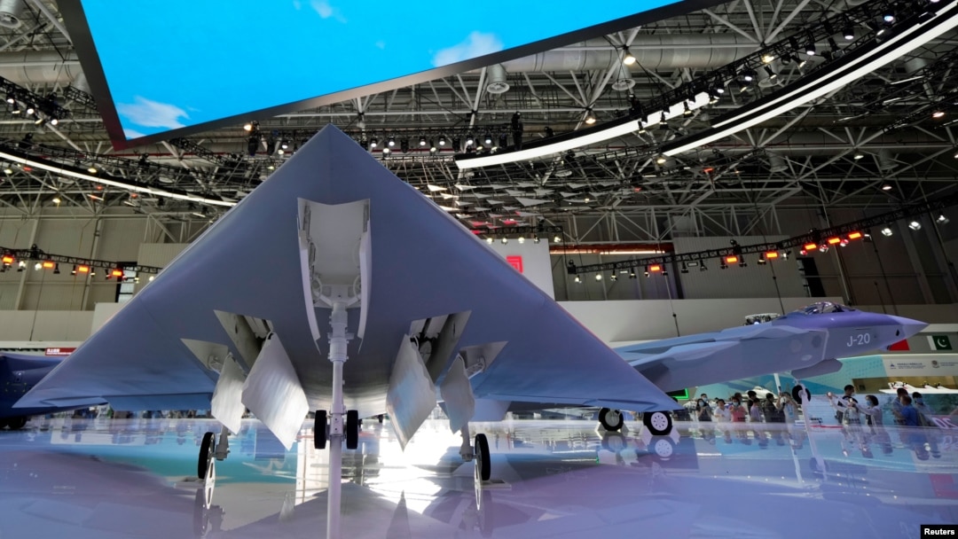 廣東珠海中國國際航空航天博覽會上展出的GJ-11隱形無人戰鬥機。 （2021年9月29日）
