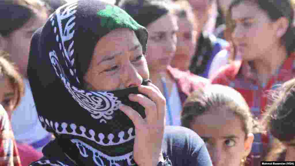 'Yan Yazidi dake sansanin 'yan gudun hijirar Diyarbakir a Turkiyya. 