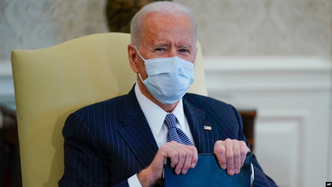Président Joe Biden na Bureaue Oval, na Maison Blanche, Washington, 3 février 2021.
