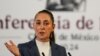 ARCHIVO - La presidenta mexicana Claudia Sheinbaum ofrece una conferencia de prensa desde el Palacio Nacional en la Ciudad de México, el 2 de octubre de 2024, la mañana siguiente a su toma de posesión. 