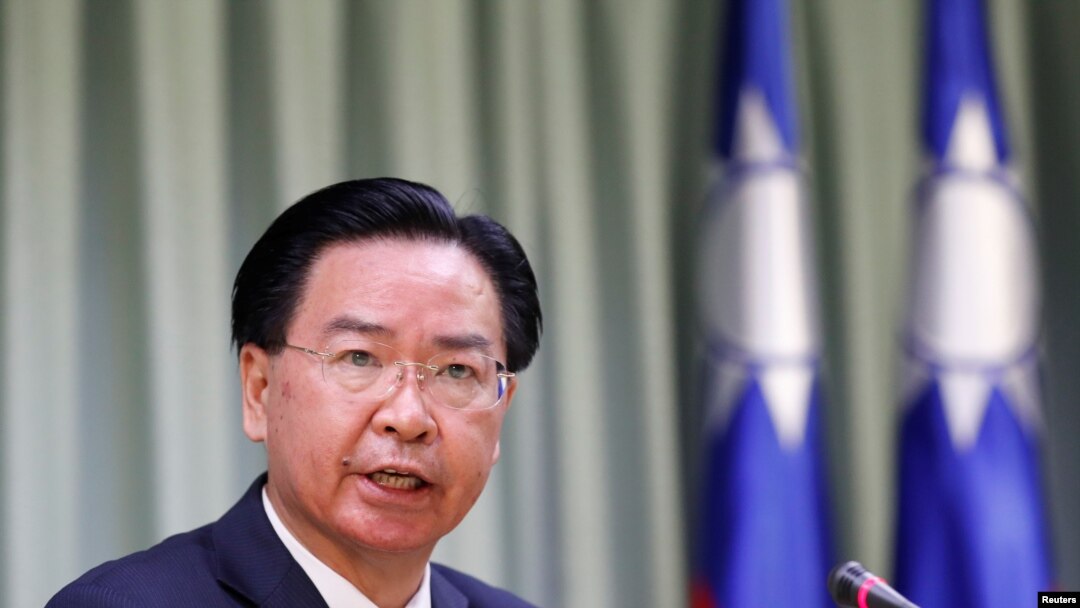 台灣外交部長吳釗燮在台北的一個記者會上講話。（2018年8月21日）