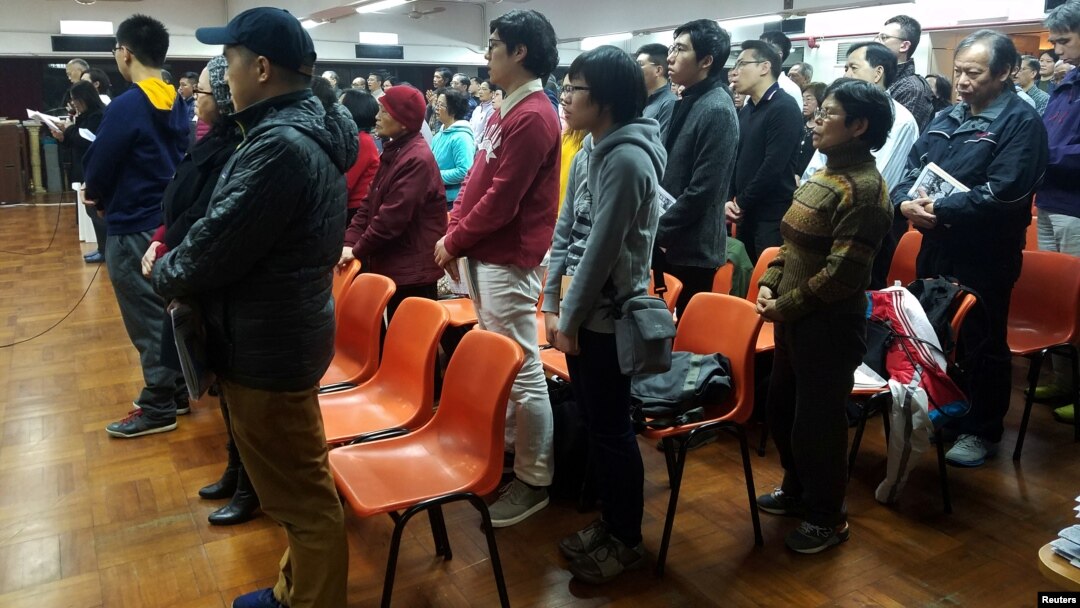 About 200 Catholics attend a prayer meeting for the Chinese Church after news emerge that Beijing and the Vatican have reached a deal on bishop appointments, in Hong Kong, China, Feb. 12, 2018. 