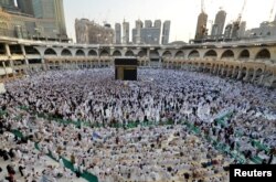 Muslims gather around the Kaaba inside the Grand Mosque during the holy fasting month of Ramadan in Mecca, Saudi Arabia, June 6, 2016.