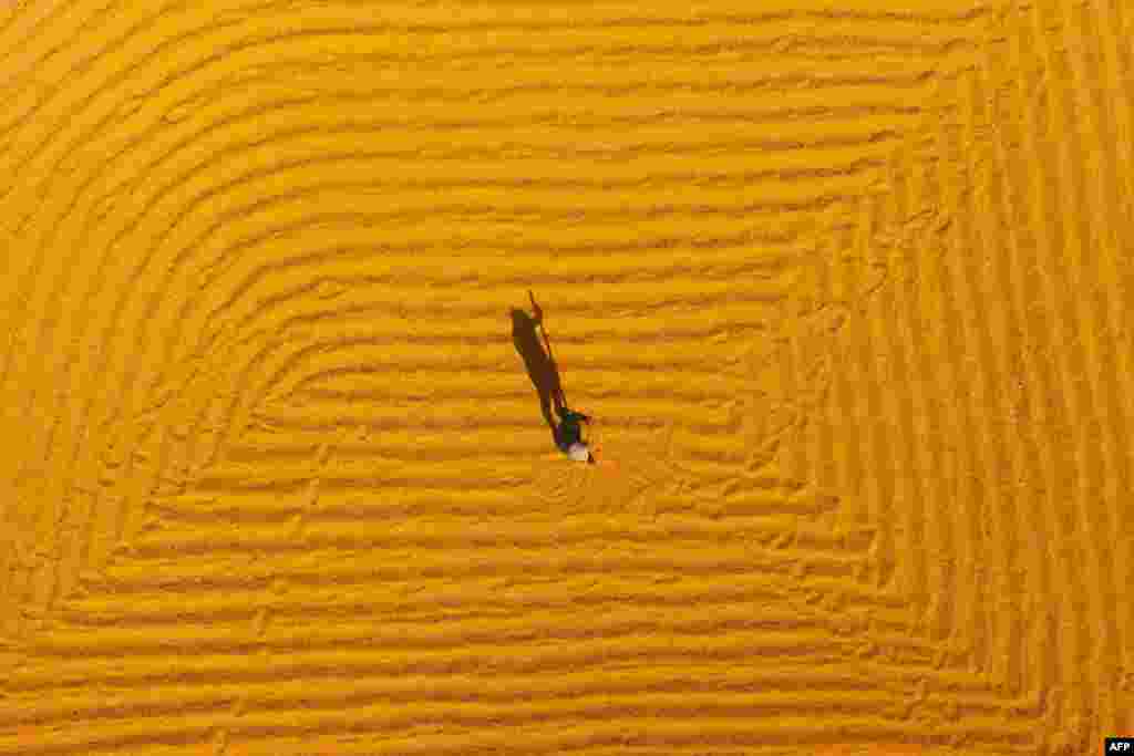 Farmers dry soybeans in Liaocheng in China's eastern Shandong province, Oct. 23, 2018.