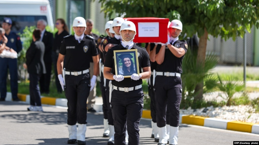 Batı Şeria'da öldürülen Ayşenur Eygi için hem İstanbul, hem İzmir Adnan Mendere Havalimanlarında tören düzenlendi.