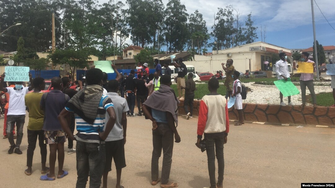 Estudantes, Uíge,Angola ( foto de arquivo)