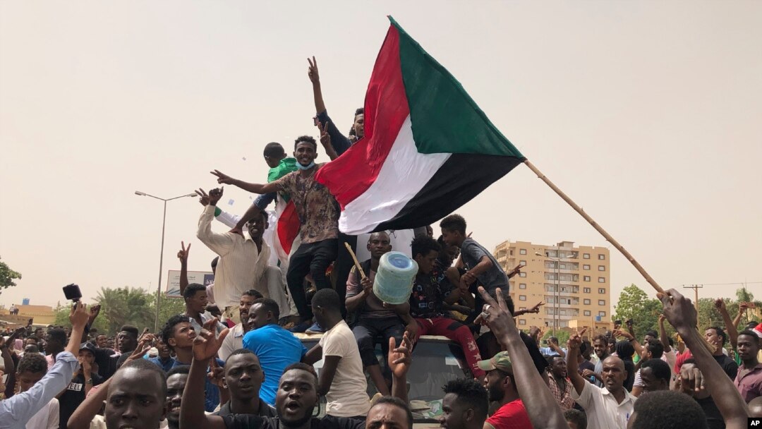 Waandamanaji Sudan wanaosisitiza jeshi likabidhi utawala kwa raia