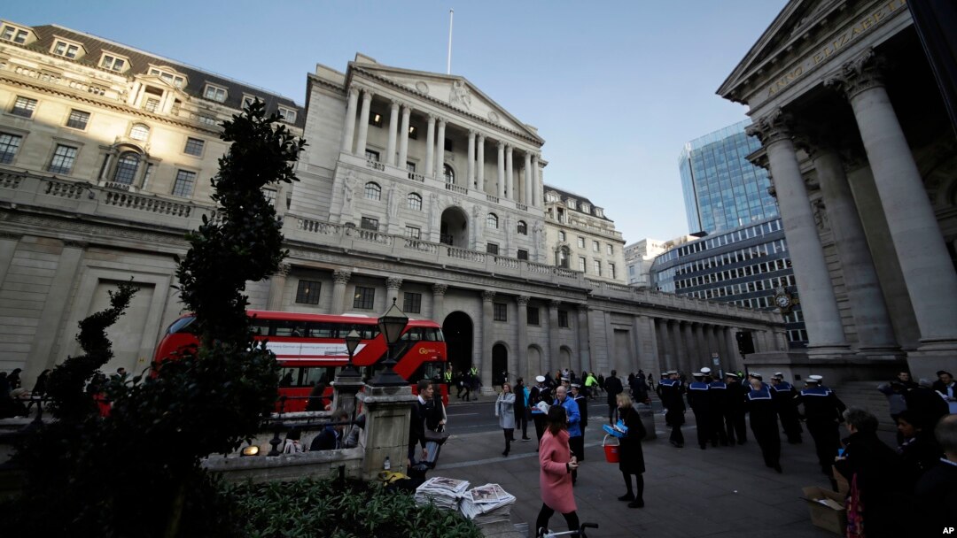 Archivo - Vista exterior del Banco de Inglaterra en Londres el 2 de noviembre de 2017.