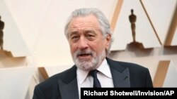 ARCHIVO - Robert De Niro llega a los Oscar el domingo 9 de febrero de 2020 en el Dolby Theatre de Los Ángeles. (Foto de Richard Shotwell/Invision/AP)