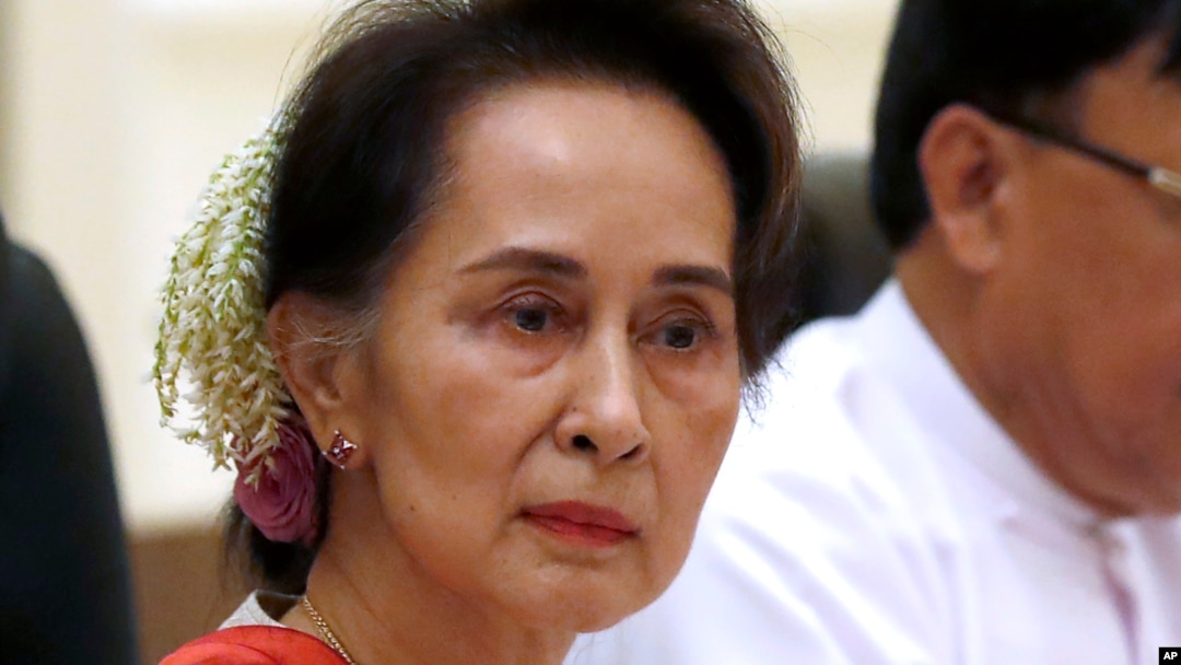 FILE - Myanmar's leader Aung San Suu Kyi, left, attends the bilateral meeting with Chinese President Xi Jinping at the president house in Naypyitaw Myanmar, on Jan. 18, 2020.