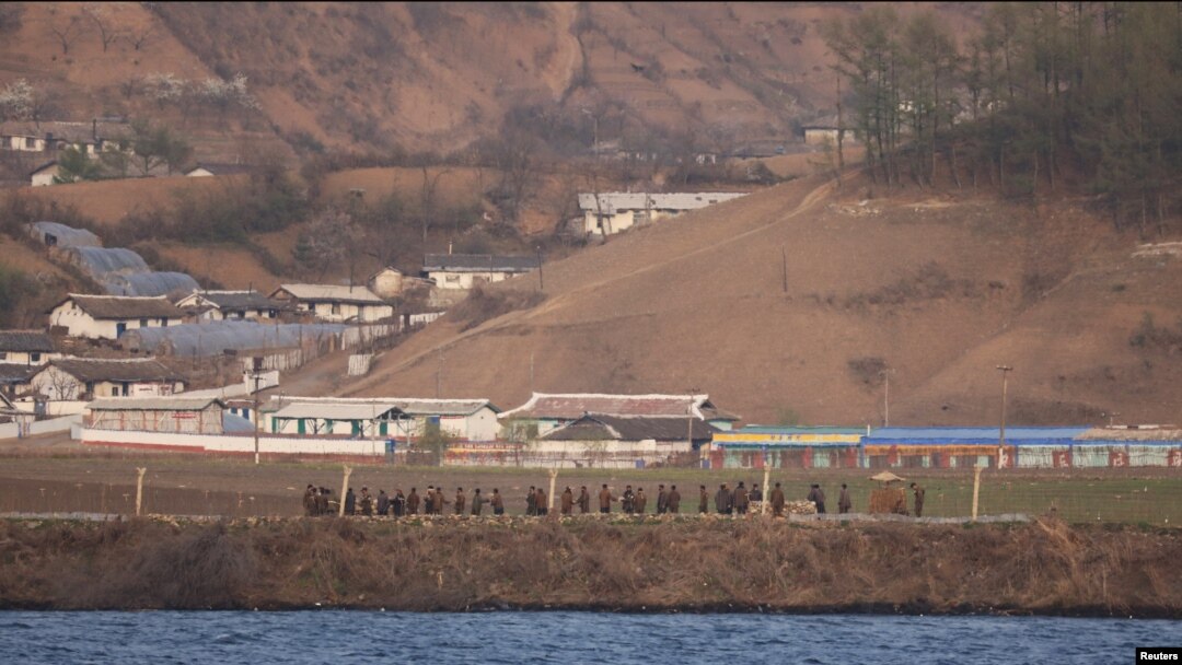 지난해 4월 중국 단둥에서 바라본 북한 신의주.