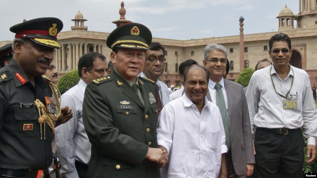 China's Defense Minister General Liang Guanglie shakes hands with his Indian counterpart A. K. Antony (3rd R) after their meeting in New Delhi, September 4, 2012. 