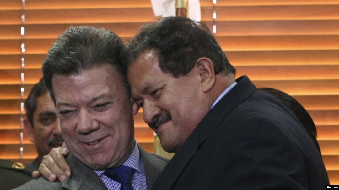 El presidente de Colombia, Juan Manuel Santos (izq) y el vicepresidente Angelino Garzón (der) fueron diagnosticados con cáncer de próstata. Los dos están en tratamiento.