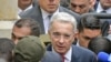 El expresidente Álvaro Uribe, el 8 de octubre de 2019, cuando ingresaba a la Corte Suprema de Justicia a rendir indagatoria por el caso que ahora lo lleva a prisión domiciliaria. [Archivo]